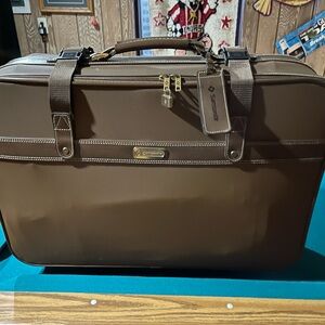 Samsonite four in one travel set with suit or dress holder